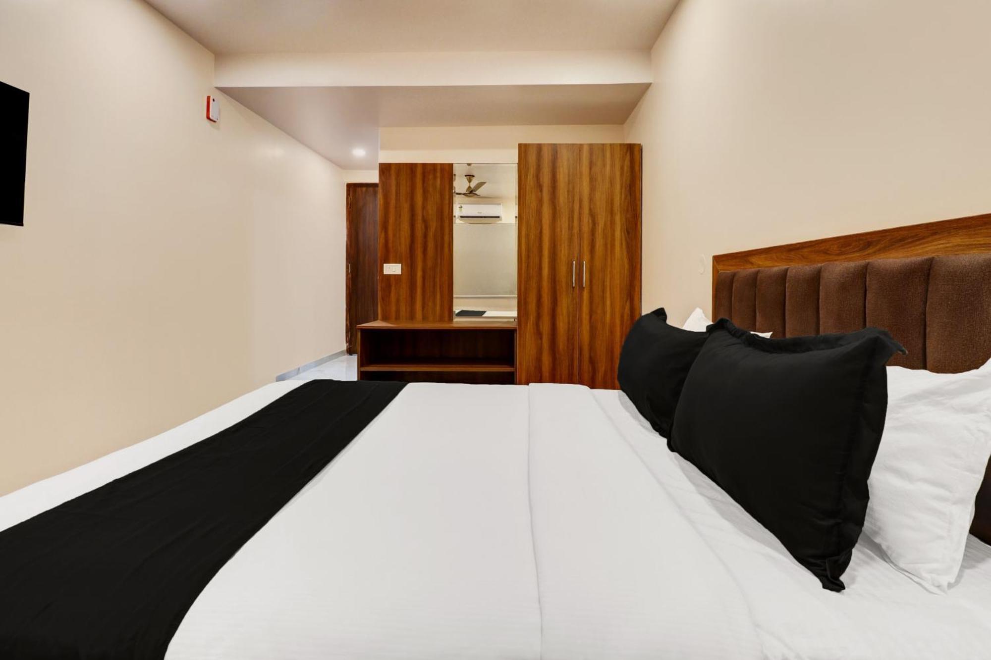 Super Townhouse Arekere Near Mithai Mahal Bangalore Buitenkant foto